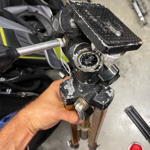 Vintage camera tripod by Coaster with extendable legs . - Picture 8 of 12